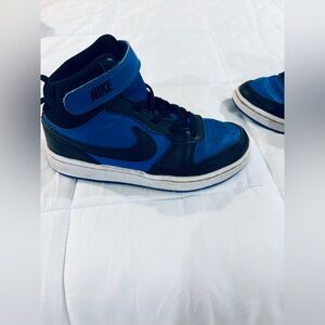 Nike Court Borough Mid Sneakers